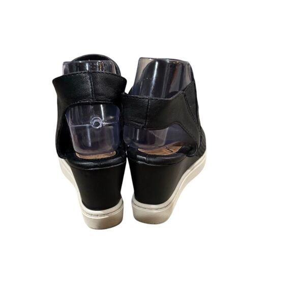 Women's Sofft Black Peep-Toe Shoes - Picture 4 of 6